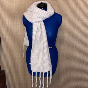 Women’s winter scarf, wool blend